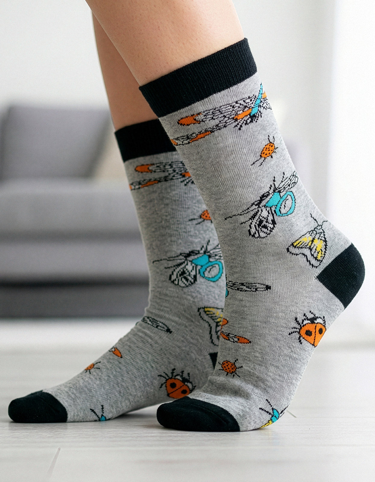 Meia Divertida Estampada Oddo Cano Longo Cinza Insetos Borboleta Joaninha